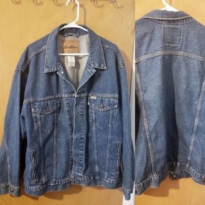 Levi Signature distressed denim trucker jacket